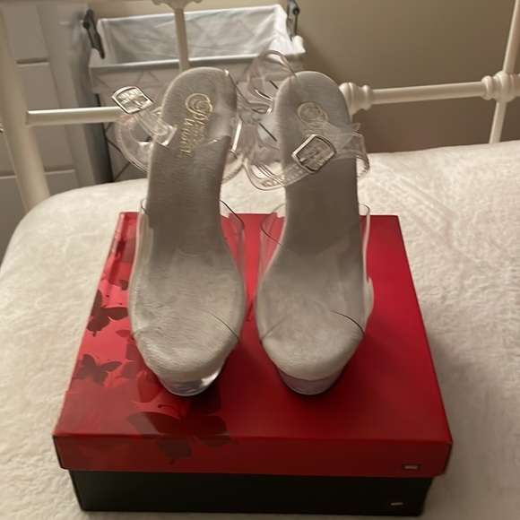 ALLURE-608 PLATFORM SANDAL | CLEAR VINYL - Picture 3 of 6